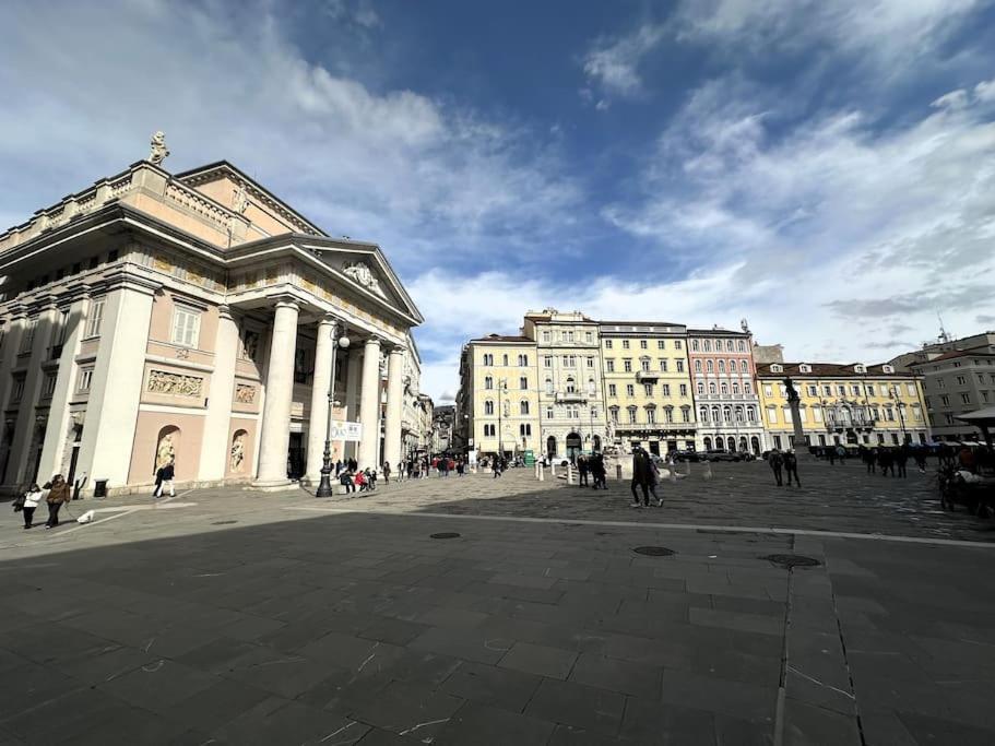 Central Mazzini Suits Trieste Bagian luar foto
